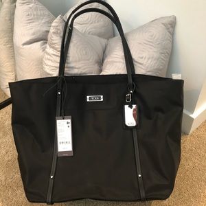 tumi q tote